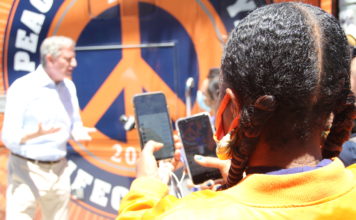 DeBlasio Visits LifeCamp In Southeast Queens